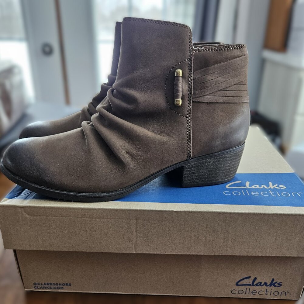 Clarks Charlten Rosa short boot